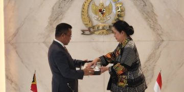 Aniceto Guterres encontra-se com o seu homólogo indonésio