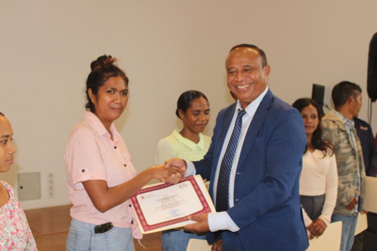 Mapkoms Atribui Sertifikadu Dalen Portugues Ba Jornalista