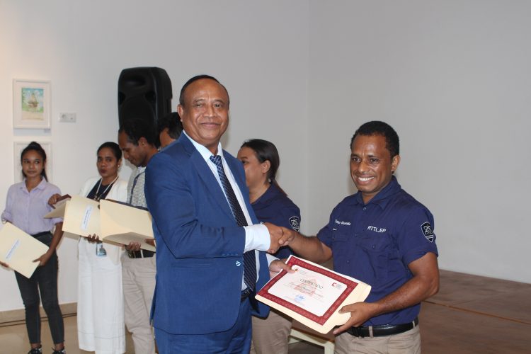 Mapkoms Atribui Sertifikadu Dalen Portugues Ba Jornalista