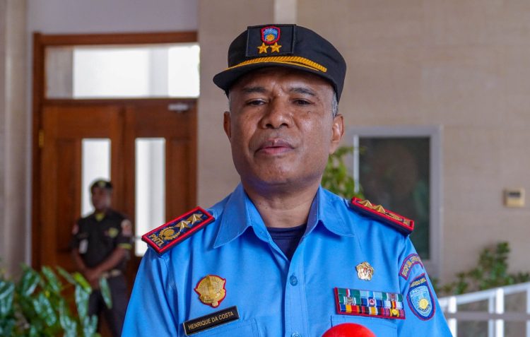 Rekruta  Membru Polisia Foun, PNTL Presiza GNR Nia Tulun