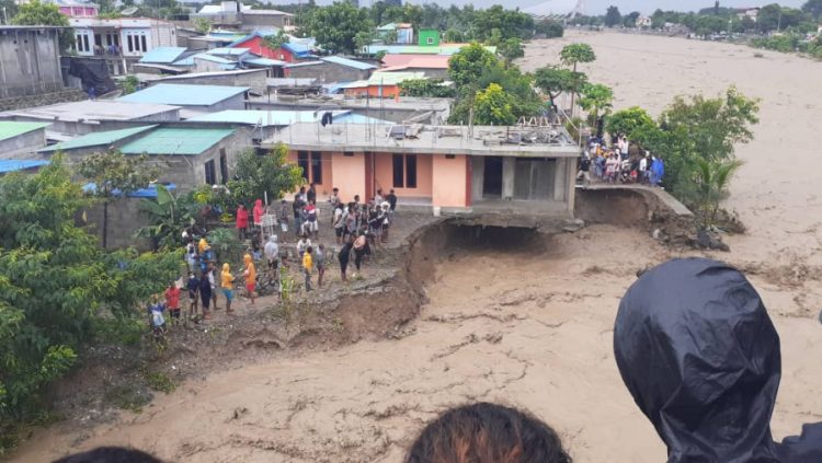 Uma Kain 17 Afeitadu Dezastre Naturais