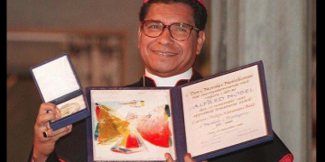 Uskup Belo Dan Gagal di Dili, Sukses di Menteng